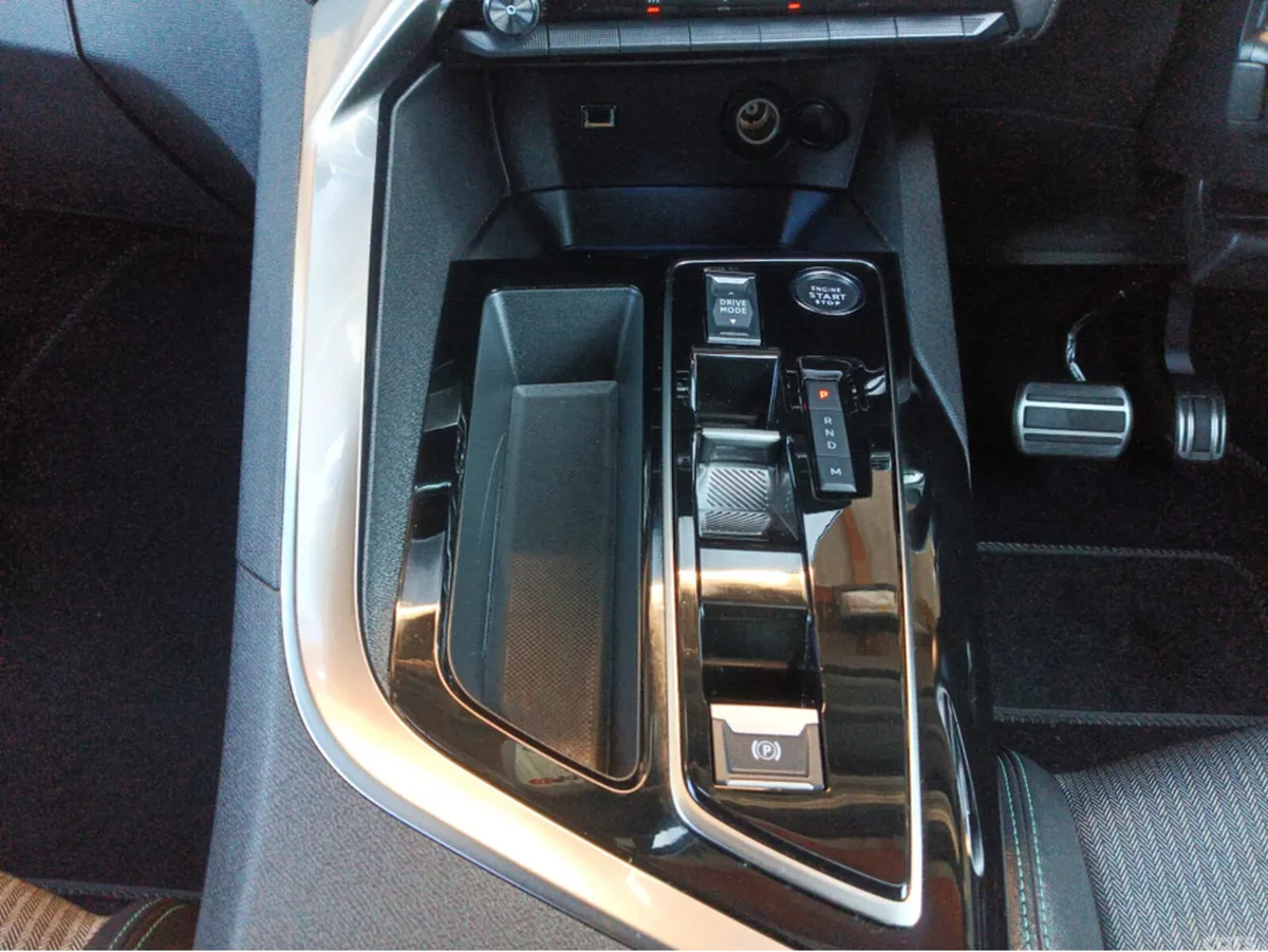 Peugeot 5008 MPV, Diesel, 2024, Grey