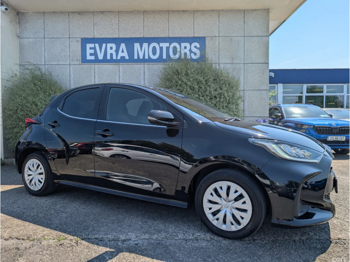 Toyota Yaris Hatchback, Petrol Hybrid, 2023, Black