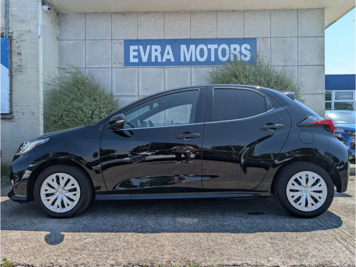 Toyota Yaris Hatchback, Petrol Hybrid, 2023, Black