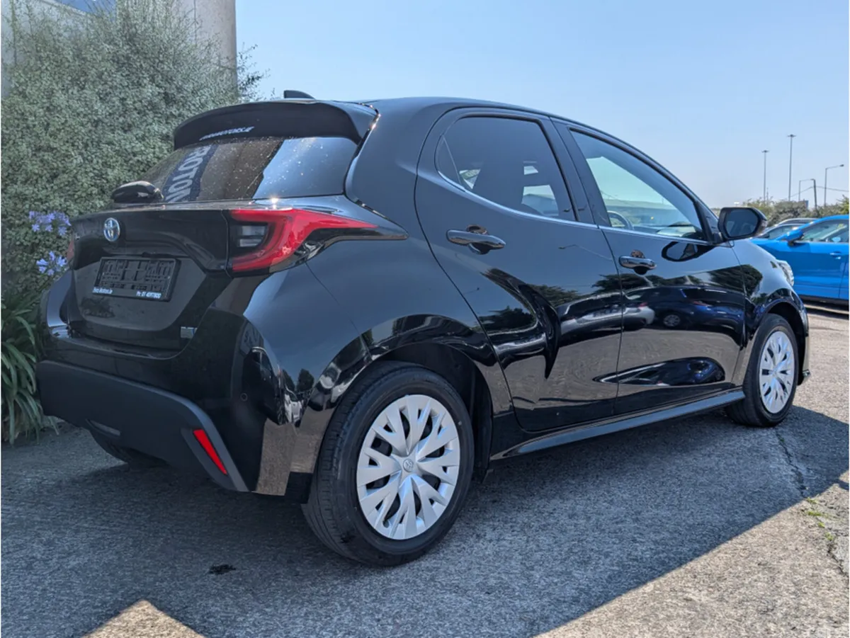 Toyota Yaris Hatchback, Petrol Hybrid, 2023, Black