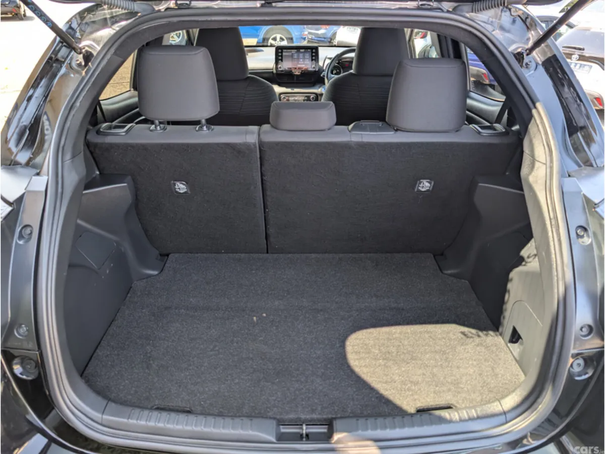 Toyota Yaris Hatchback, Petrol Hybrid, 2023, Black