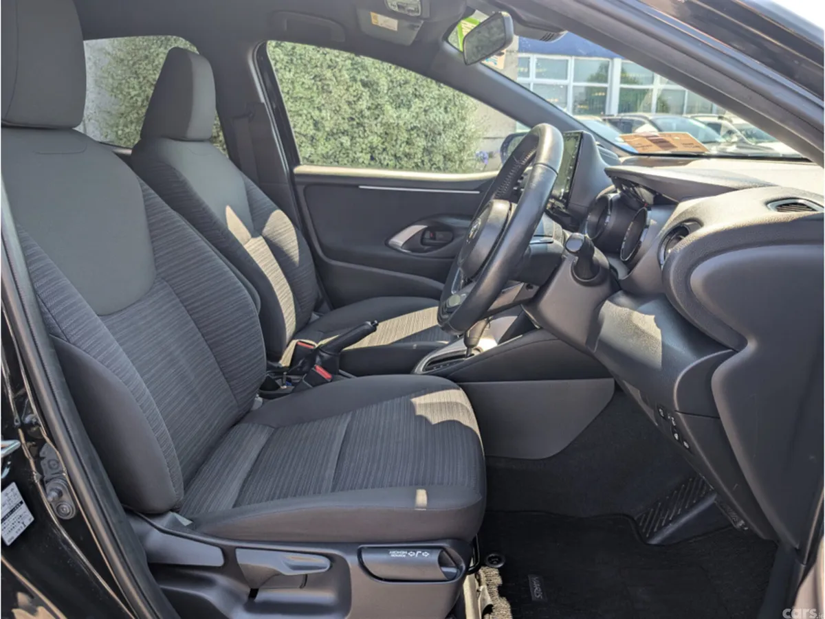 Toyota Yaris Hatchback, Petrol Hybrid, 2023, Black
