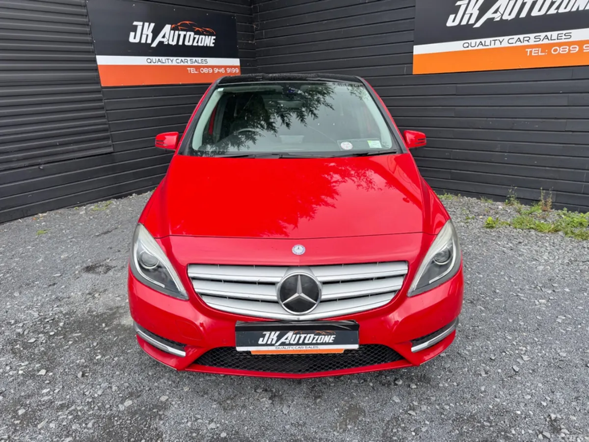 Mercedes-Benz B-Class Hatchback, Petrol, 2014, Red