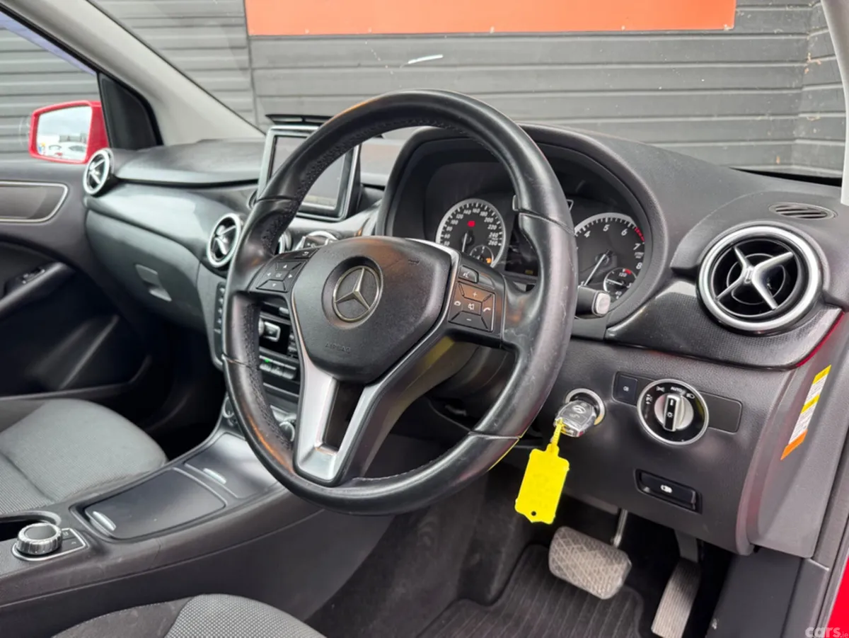 Mercedes-Benz B-Class Hatchback, Petrol, 2014, Red