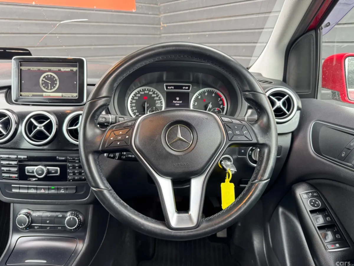Mercedes-Benz B-Class Hatchback, Petrol, 2014, Red