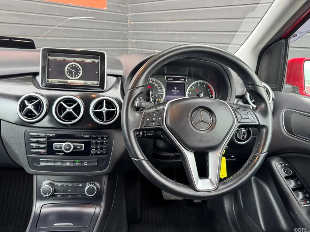 Mercedes-Benz B-Class Hatchback, Petrol, 2014, Red