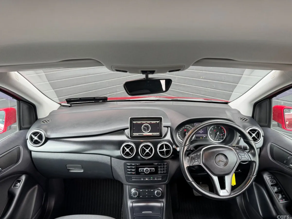 Mercedes-Benz B-Class Hatchback, Petrol, 2014, Red