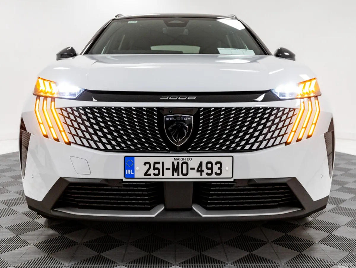 Peugeot 5008 SUV, Petrol Hybrid, 2025, White