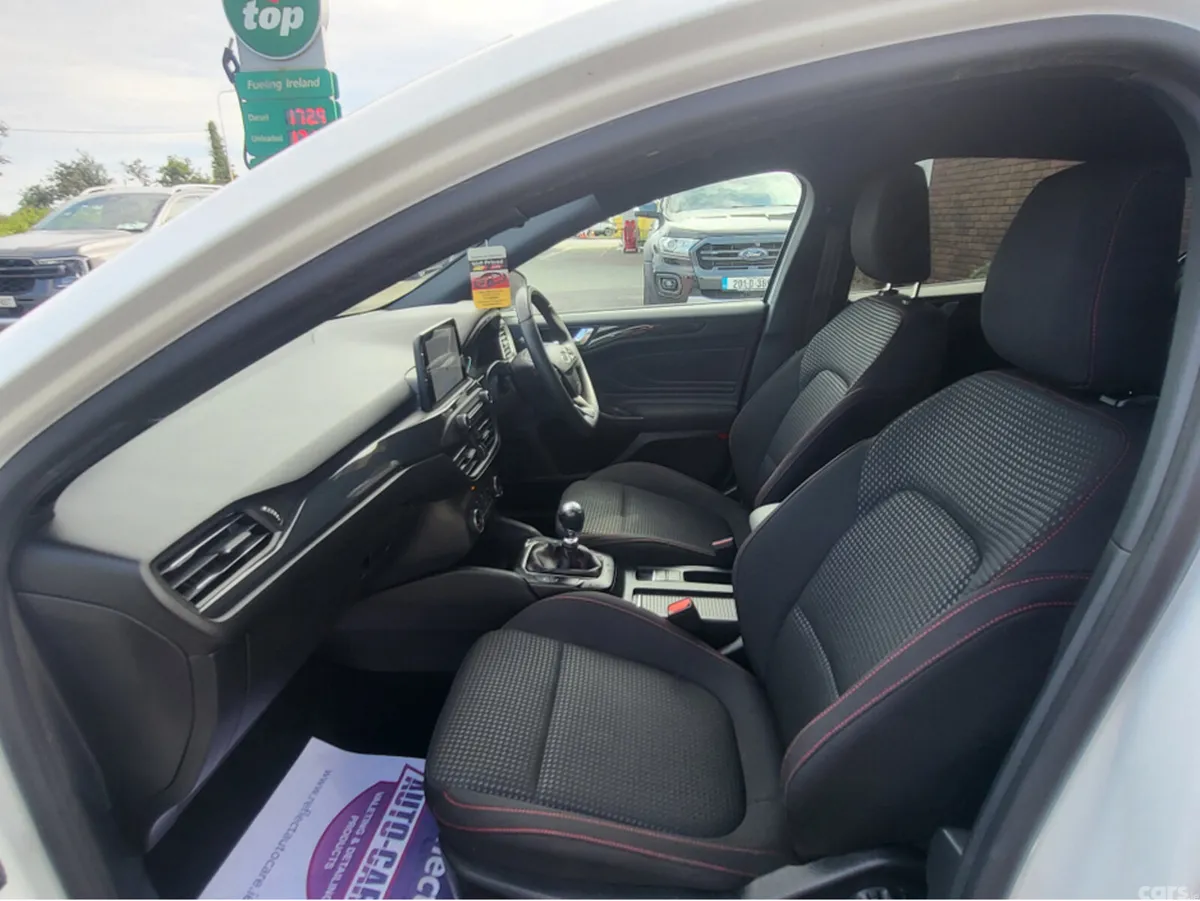Ford Focus Hatchback, Petrol Hybrid, 2022, White