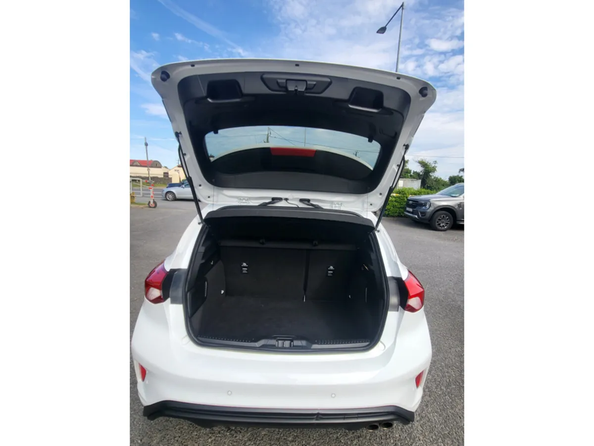 Ford Focus Hatchback, Petrol Hybrid, 2022, White