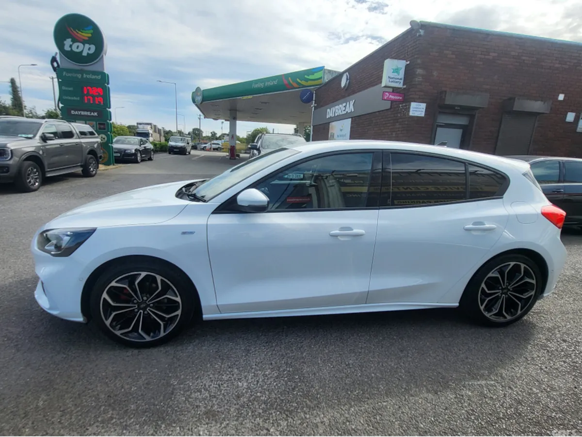 Ford Focus Hatchback, Petrol Hybrid, 2022, White