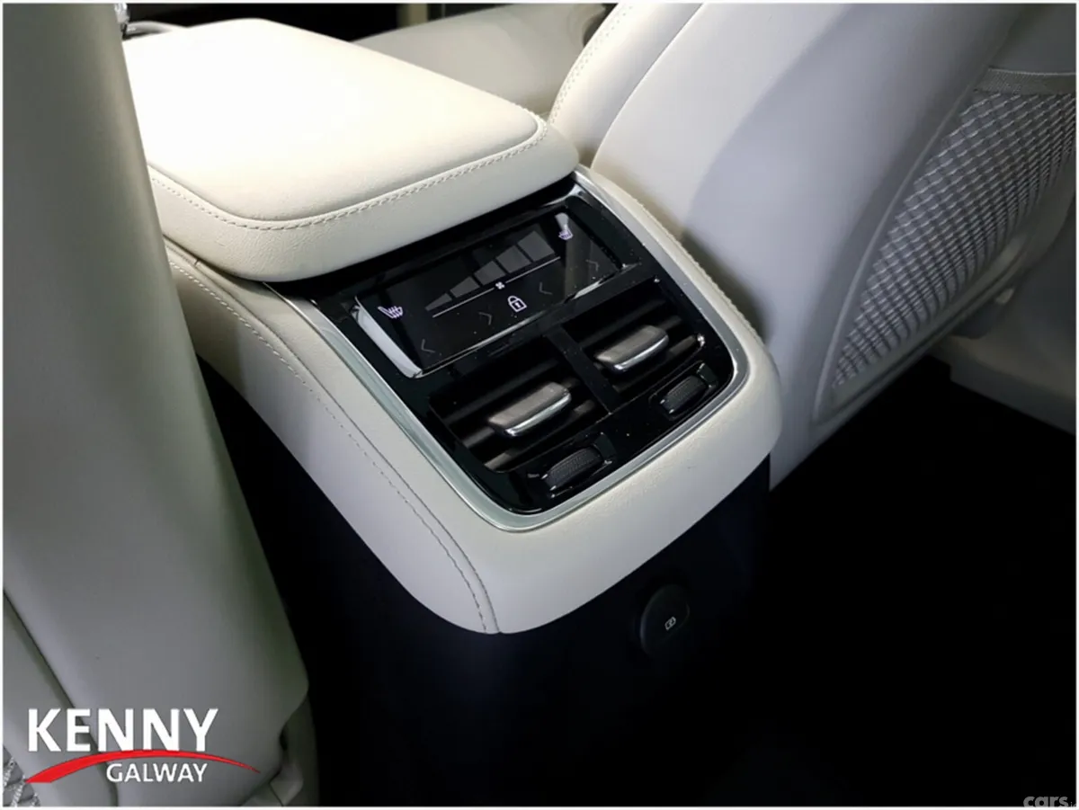 Volvo XC90 Estate, Petrol Hybrid, 2026, Black