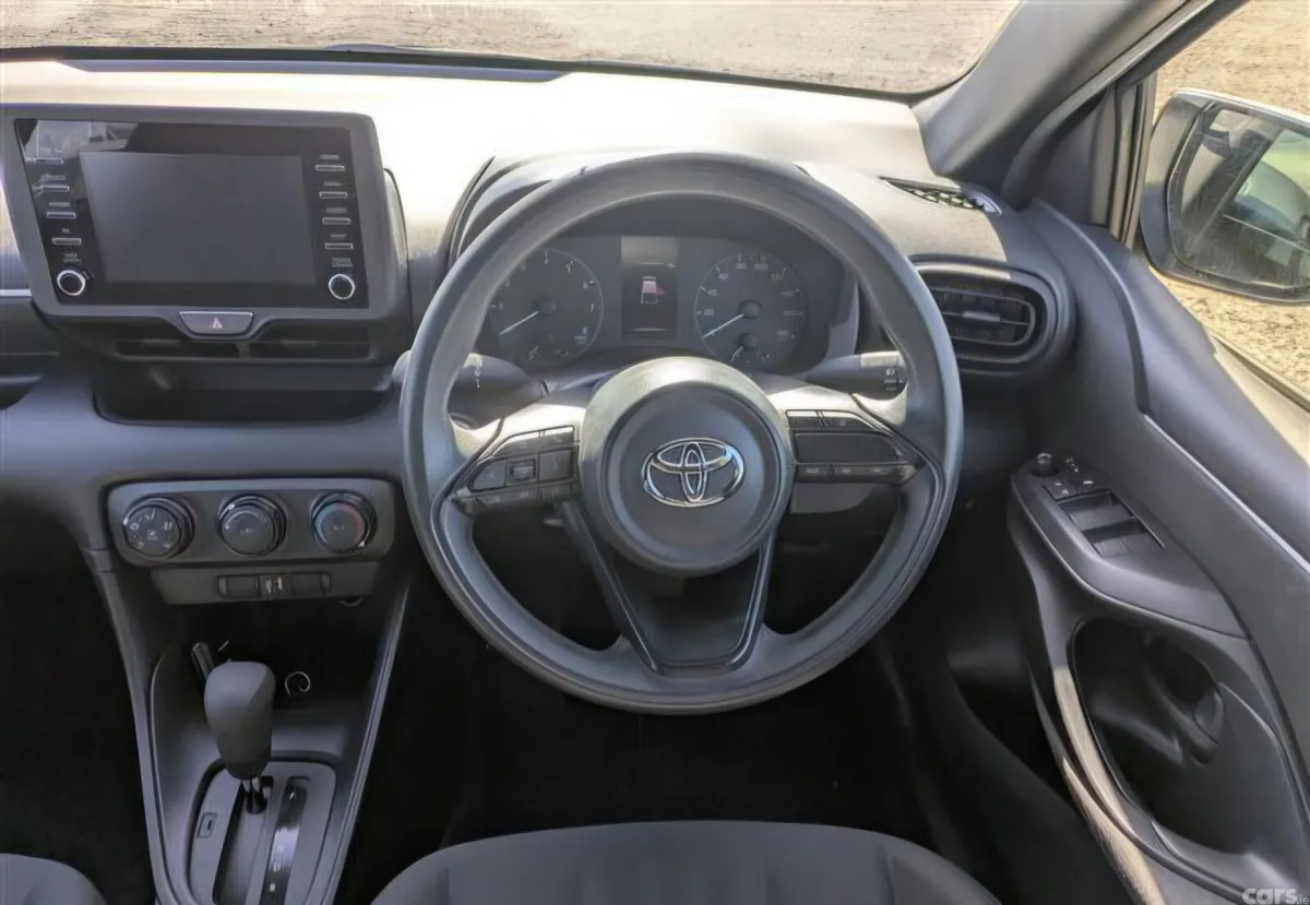 Toyota Yaris Hatchback, Petrol, 2021, White