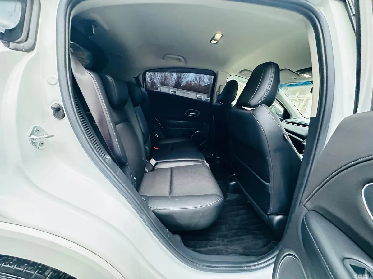 Honda Vezel Estate, Petrol Hybrid, 2018, White