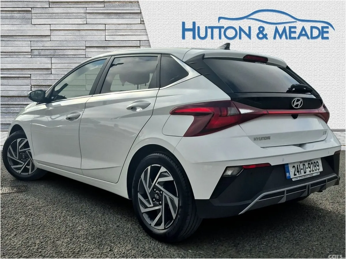Hyundai i20 Hatchback, Petrol, 2024, White