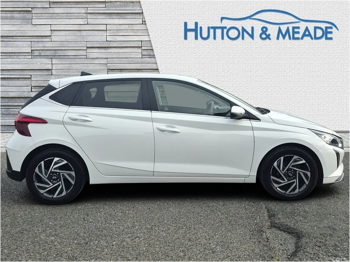 Hyundai i20 Hatchback, Petrol, 2024, White