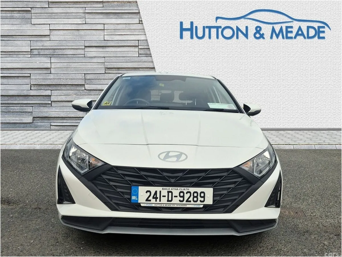 Hyundai i20 Hatchback, Petrol, 2024, White