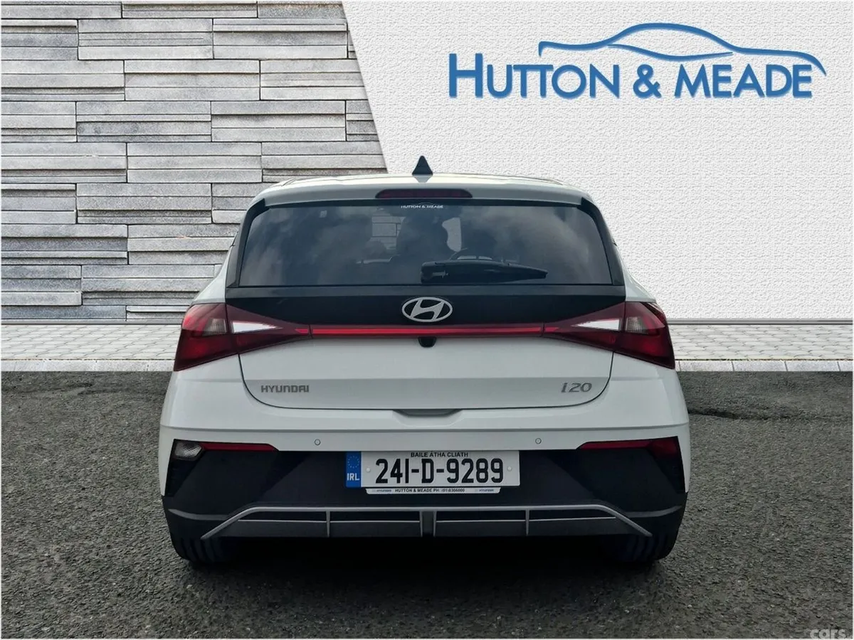 Hyundai i20 Hatchback, Petrol, 2024, White
