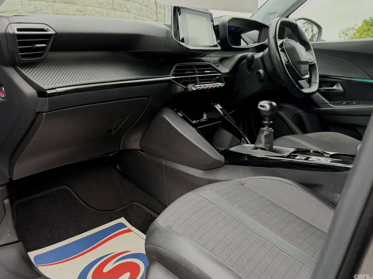 Peugeot 2008 MPV, Petrol, 2021, Grey
