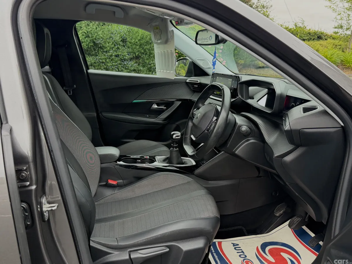 Peugeot 2008 MPV, Petrol, 2021, Grey