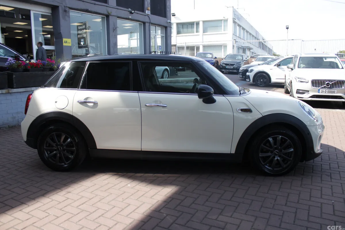 Mini Cooper Hatchback, Diesel, 2019, White