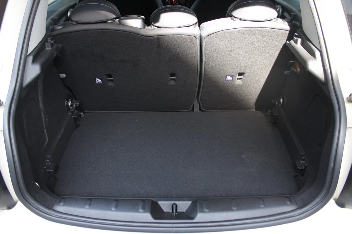 Mini Cooper Hatchback, Diesel, 2019, White