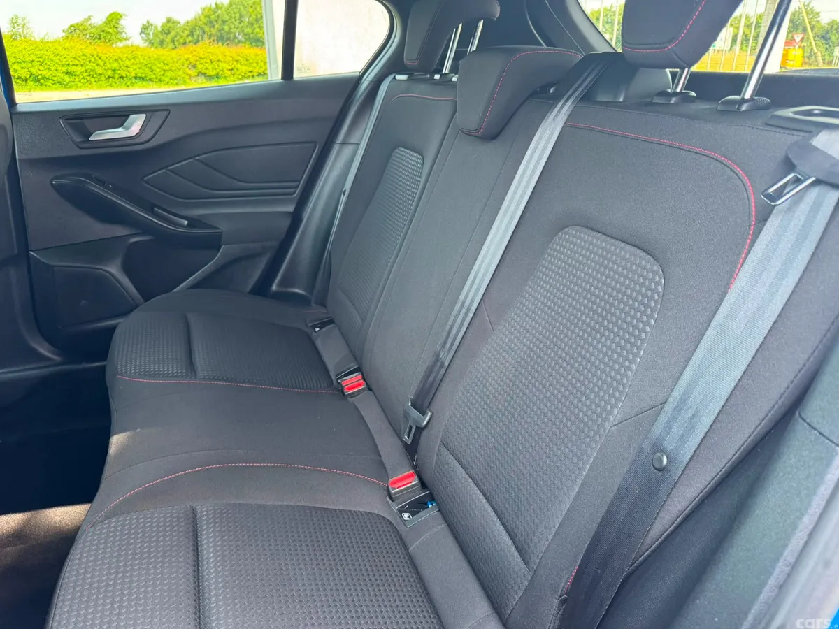 Ford Focus Hatchback, Petrol, 2022, Blue