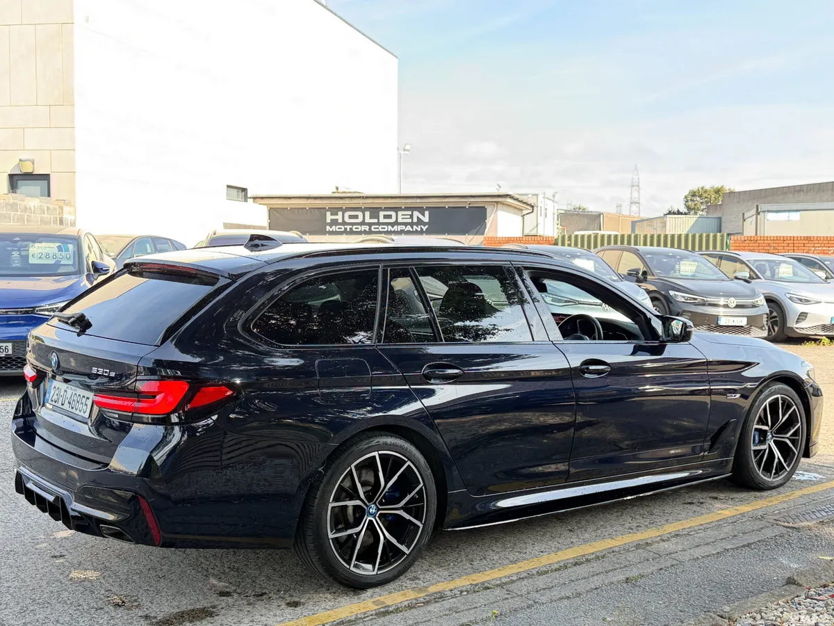 BMW 5-Series Estate, Petrol Plug-in Hybrid, 2023, Black