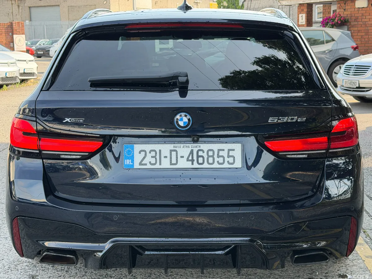 BMW 5-Series Estate, Petrol Plug-in Hybrid, 2023, Black