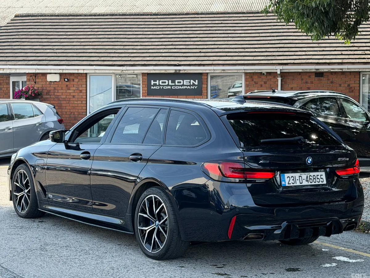 BMW 5-Series Estate, Petrol Plug-in Hybrid, 2023, Black