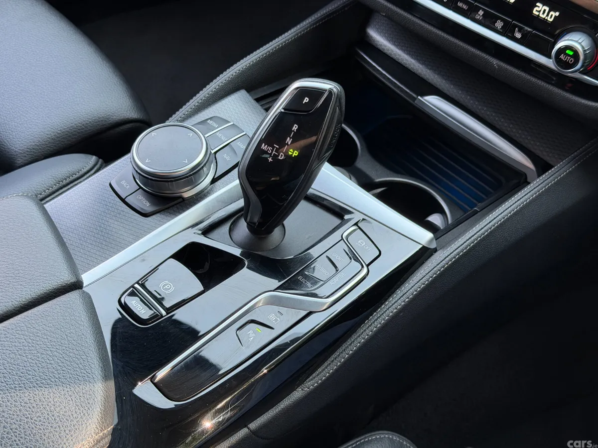 BMW 5-Series Estate, Petrol Plug-in Hybrid, 2023, Black