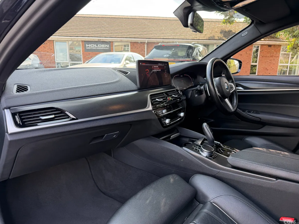 BMW 5-Series Estate, Petrol Plug-in Hybrid, 2023, Black