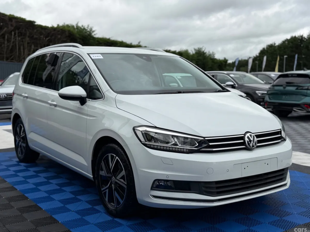 Volkswagen Touran MPV, Diesel, 2020, White