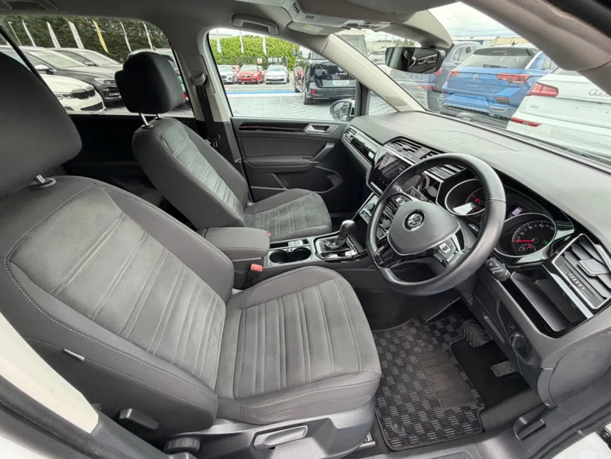 Volkswagen Touran MPV, Diesel, 2020, White