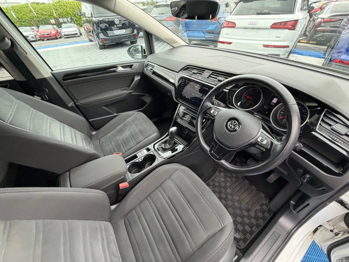 Volkswagen Touran MPV, Diesel, 2020, White