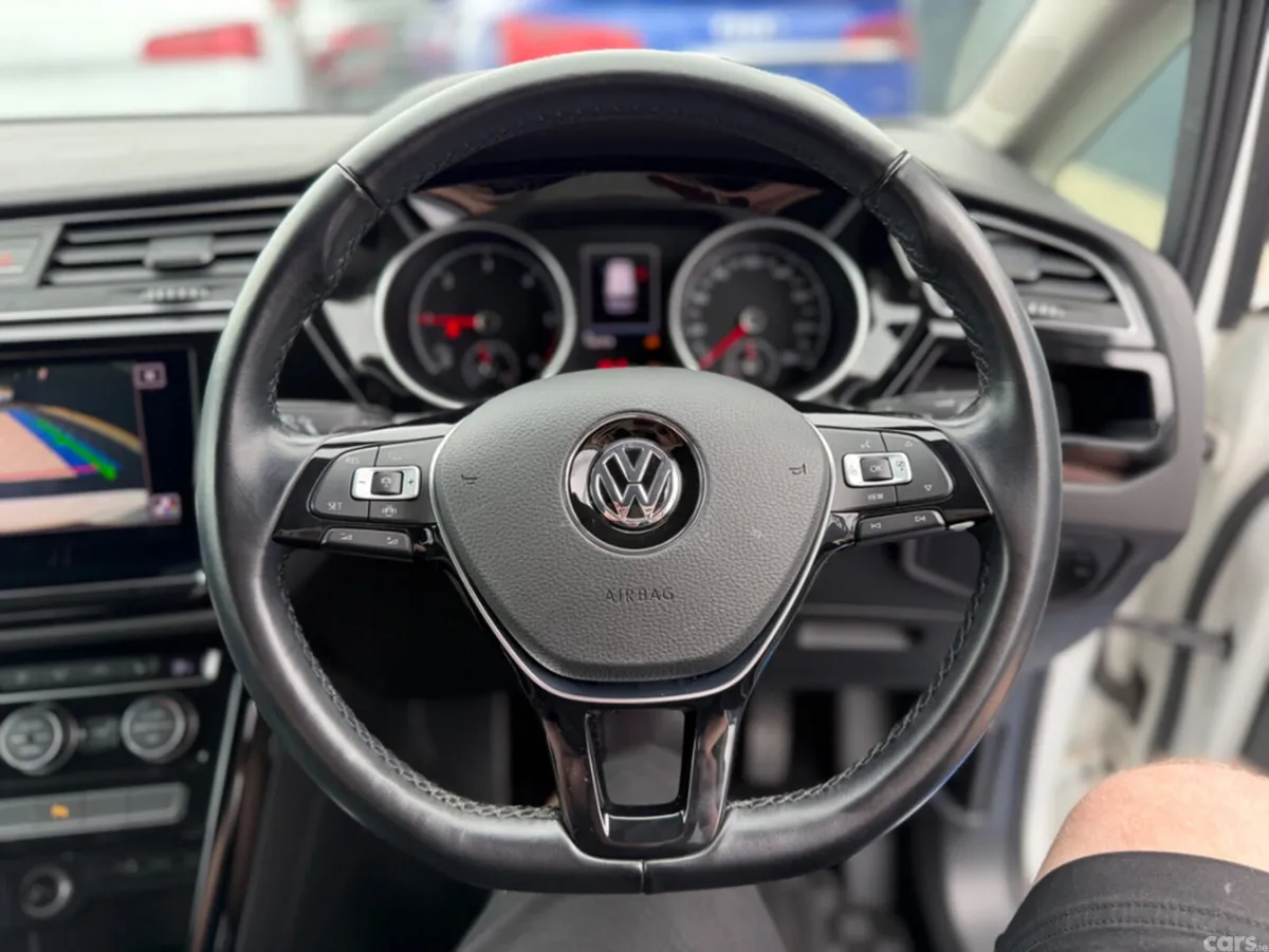 Volkswagen Touran MPV, Diesel, 2020, White
