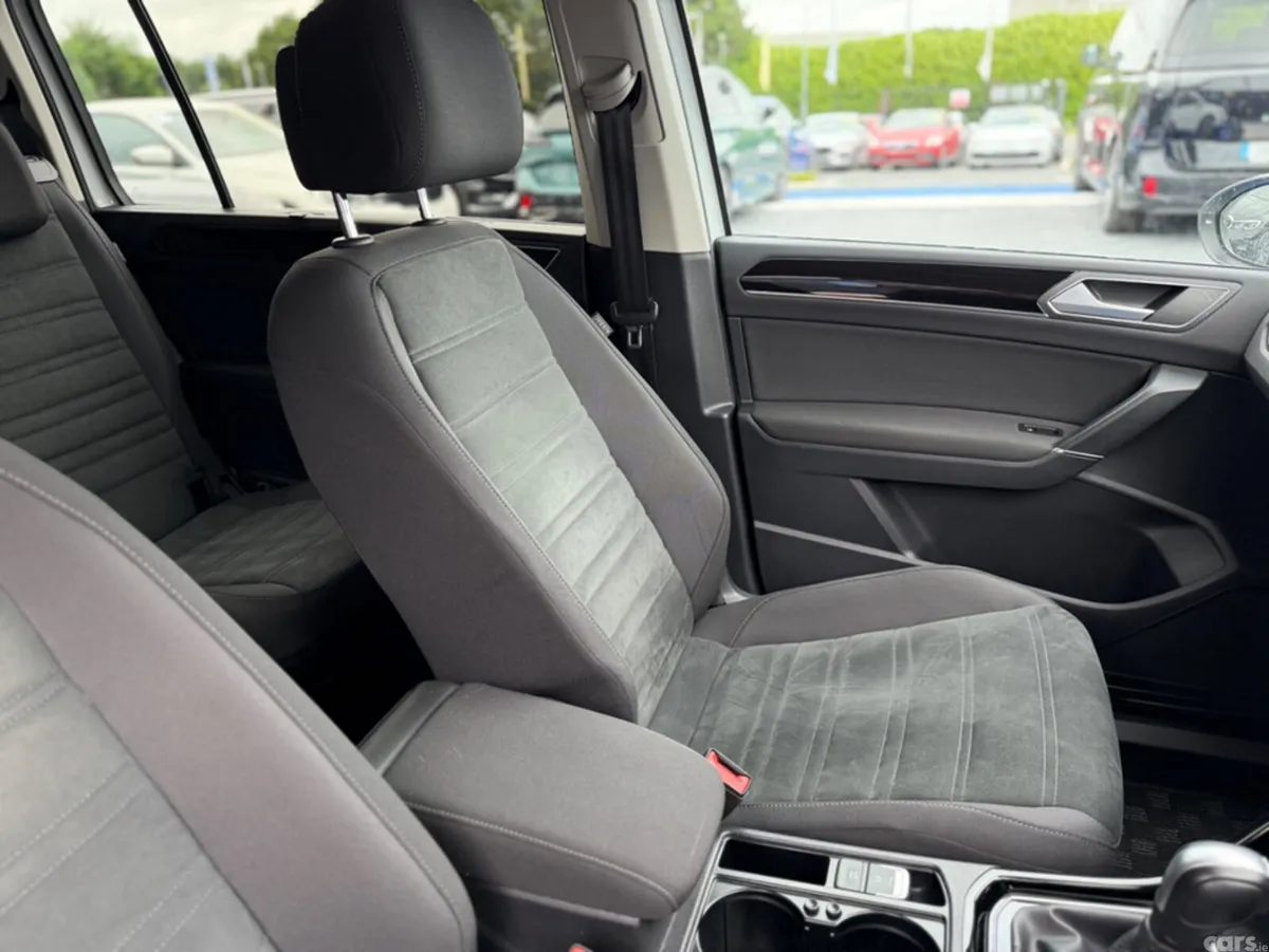 Volkswagen Touran MPV, Diesel, 2020, White