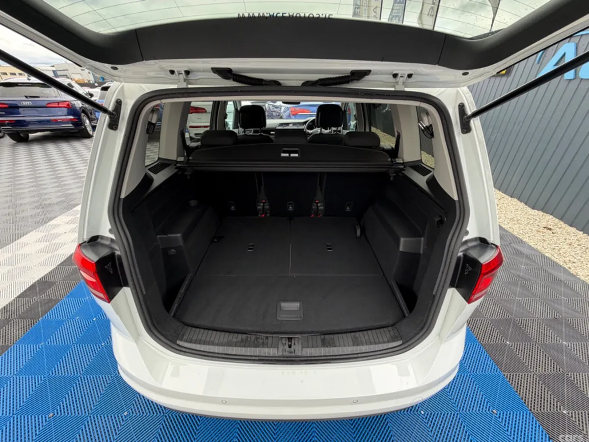 Volkswagen Touran MPV, Diesel, 2020, White
