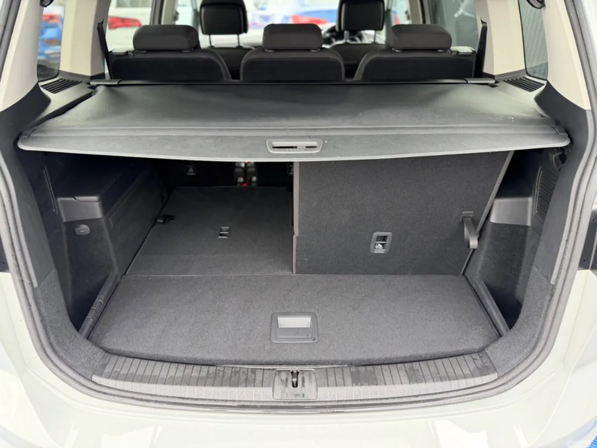 Volkswagen Touran MPV, Diesel, 2020, White