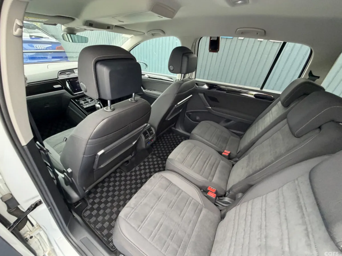 Volkswagen Touran MPV, Diesel, 2020, White