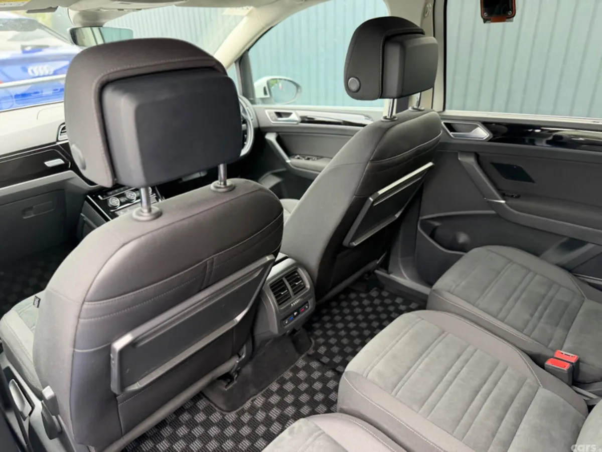 Volkswagen Touran MPV, Diesel, 2020, White