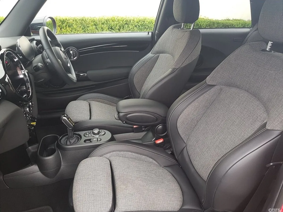 Mini Cooper Hatchback, Electric, 2023, Red