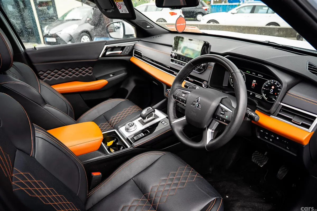 Mitsubishi Outlander SUV, Petrol Plug-in Hybrid, 2023, White