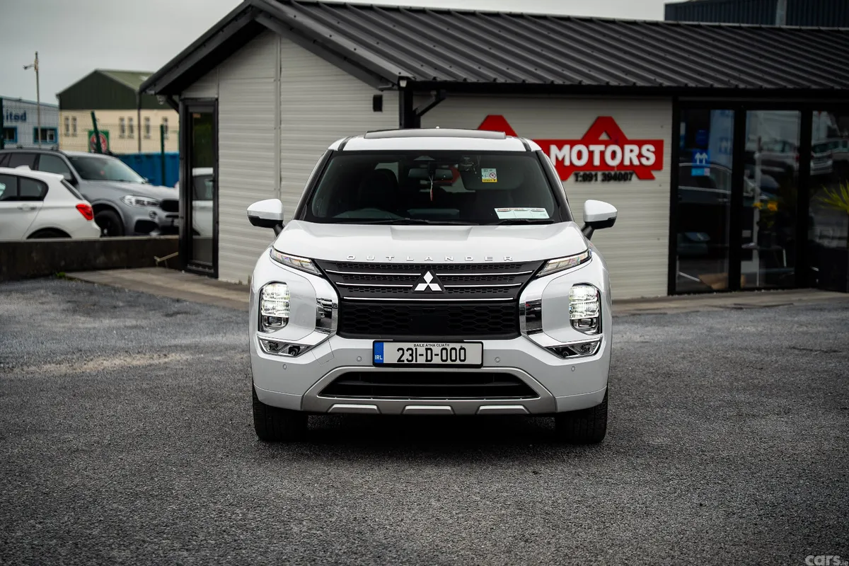 Mitsubishi Outlander SUV, Petrol Plug-in Hybrid, 2023, White