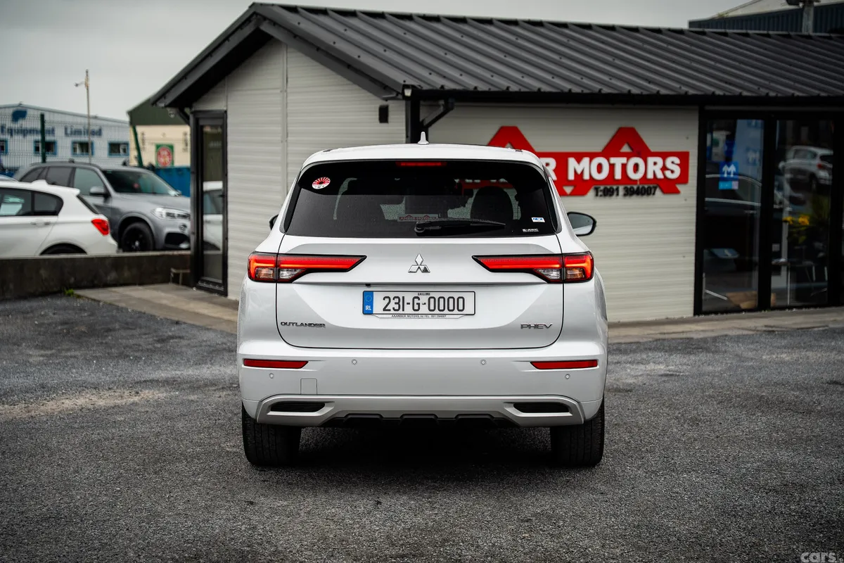 Mitsubishi Outlander SUV, Petrol Plug-in Hybrid, 2023, White