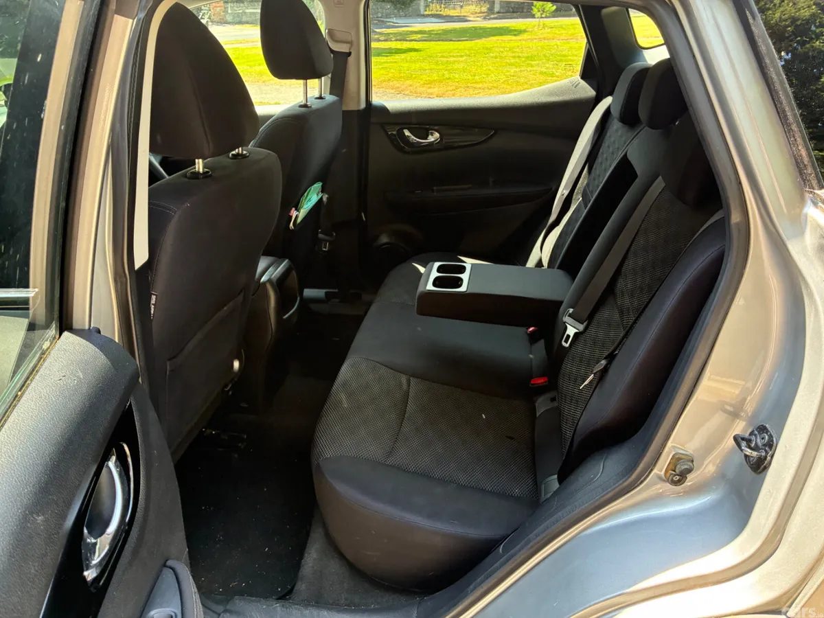 Nissan Qashqai SUV, Diesel, 2017, Silver