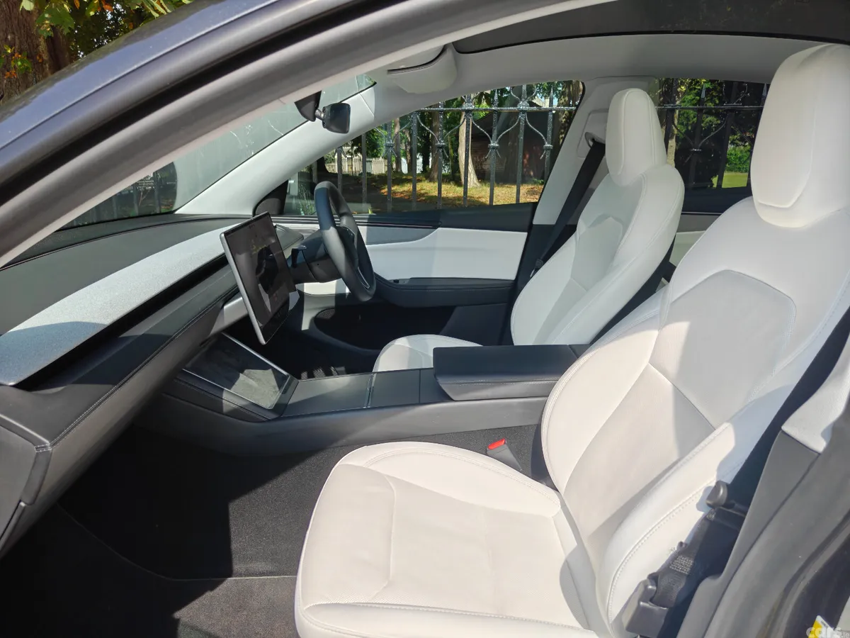Tesla Model Y MPV, Electric, 2025, Grey