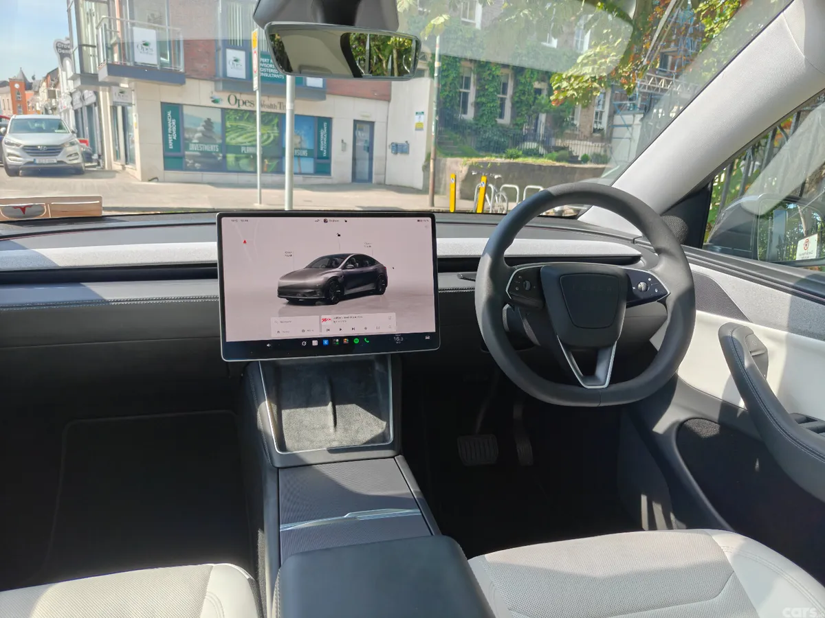 Tesla Model Y MPV, Electric, 2025, Grey