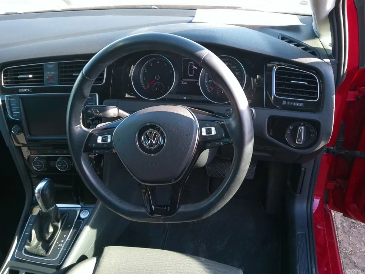 Volkswagen Golf Hatchback, Petrol, 2015, Red