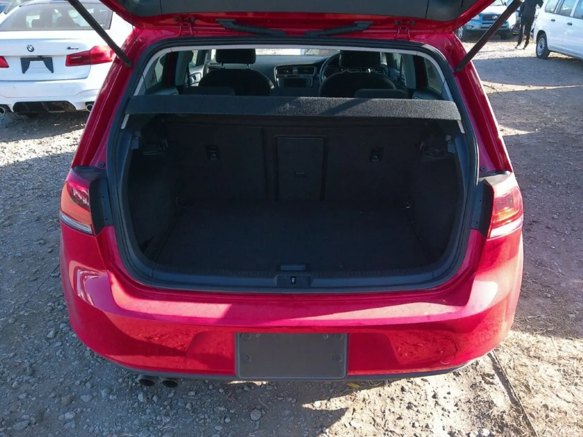 Volkswagen Golf Hatchback, Petrol, 2015, Red